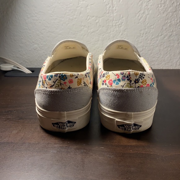 Vans - Picture 3 of 5